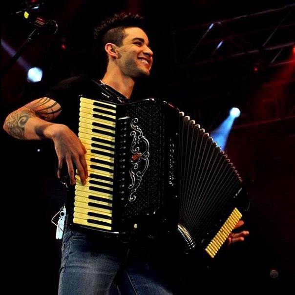 Gusttavo Lima ( ) /  - 22